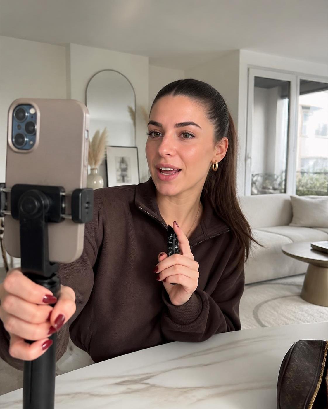 Vidéo UGC, pourquoi ce format change la donne pour les marques 2 découvrez comment la vidéo ugc révolutionne la communication des marques en apportant authenticité et engagement direct avec les consommateurs.
